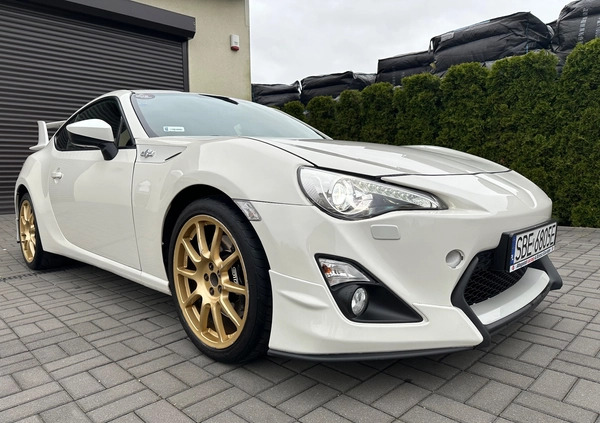 Toyota GT86 cena 89999 przebieg: 70000, rok produkcji 2013 z Serock małe 497